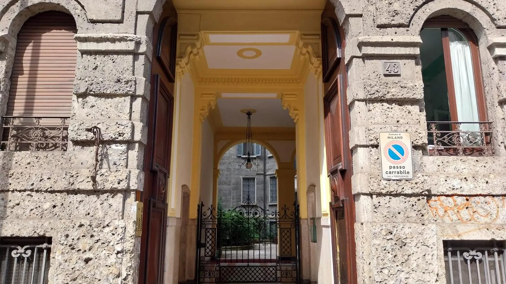 Nuovi Bilocali Central Station - 2 Apt Con Parcheggio In Box E 1 Apt Con Balcone -No Box- N&S Town Homes Milan Italy