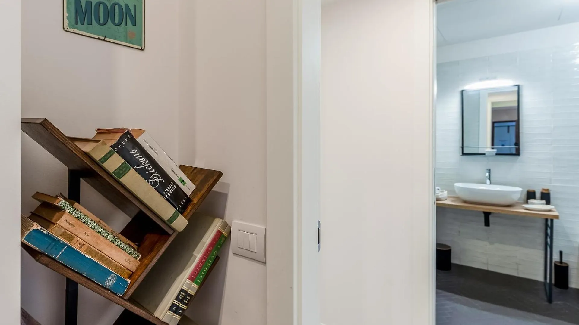 Nuovi Bilocali Central Station - 2 Apt Con Parcheggio In Box E 1 Apt Con Balcone -No Box- N&S Town Homes Milan 0*,  Italy