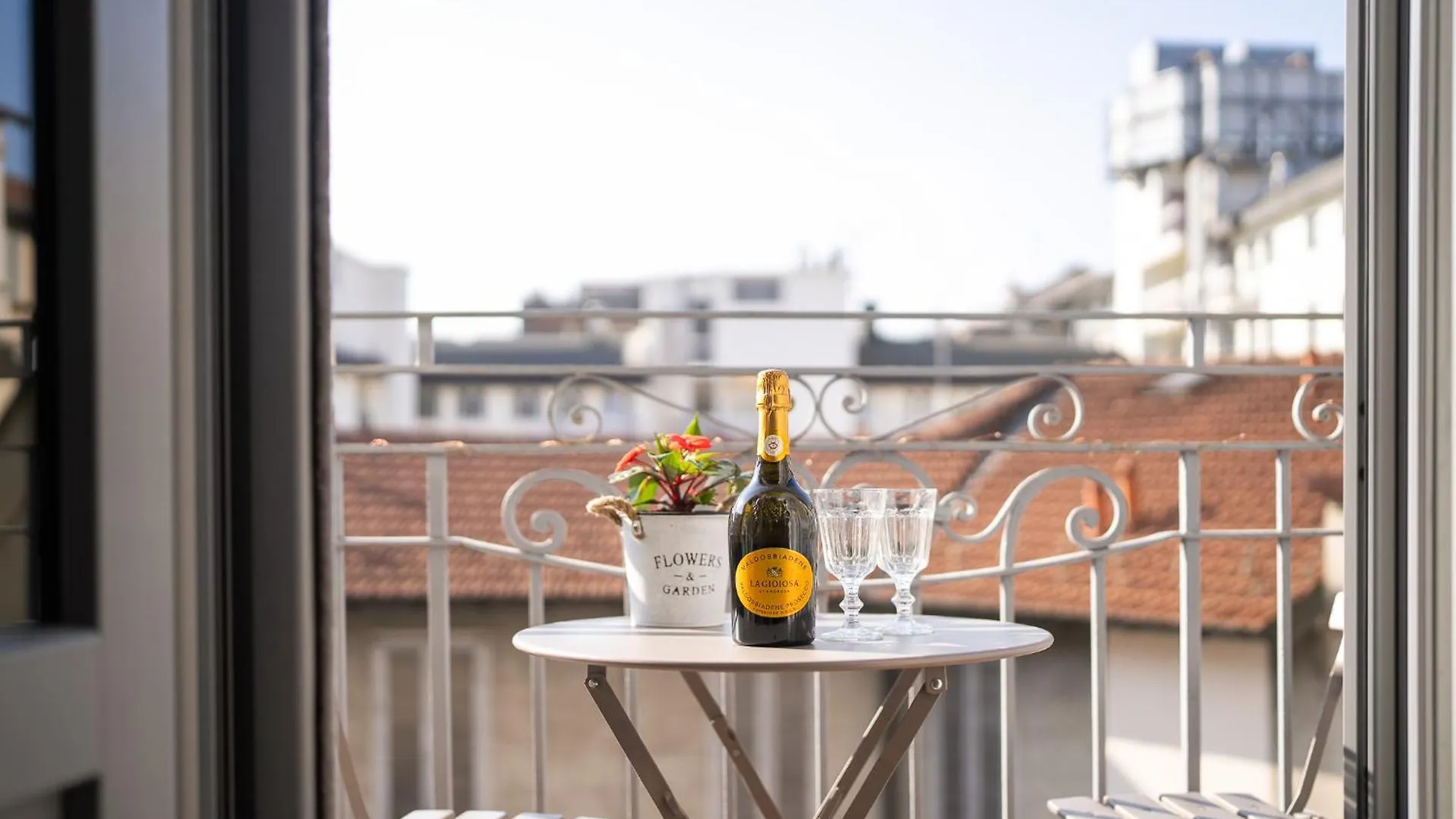 Nuovi Bilocali Central Station - 2 Apt Con Parcheggio In Box E 1 Apt Con Balcone -No Box- N&S Town Homes Milan